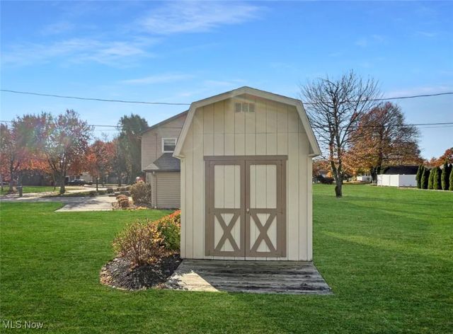 422 E 7th Street, Mcdonald, OH 44437