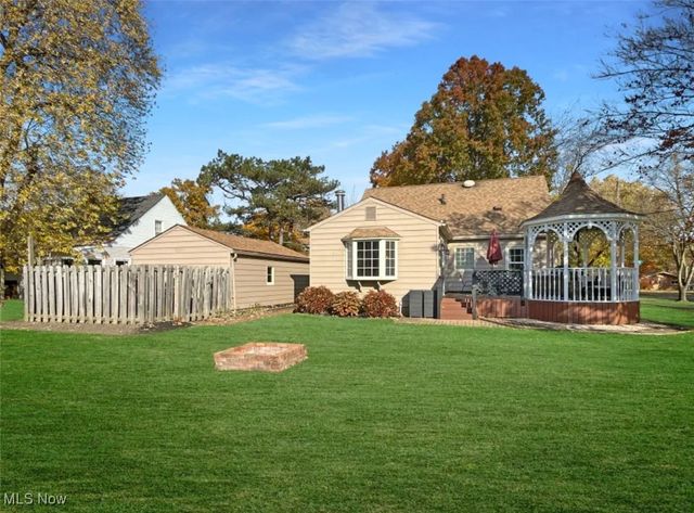422 E 7th Street, Mcdonald, OH 44437