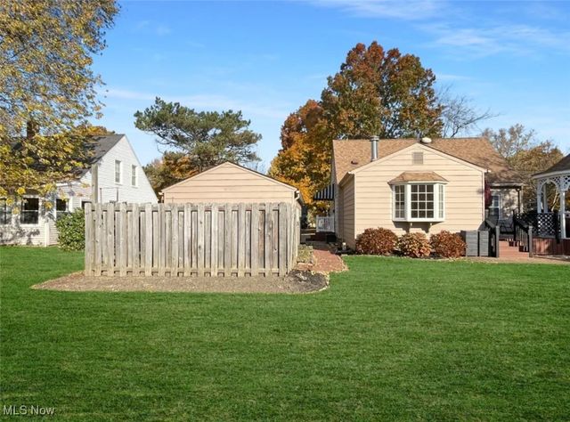 422 E 7th Street, Mcdonald, OH 44437