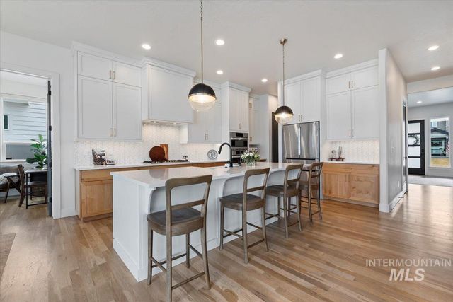 8448 W Brooks Dr, Boise, ID 83714