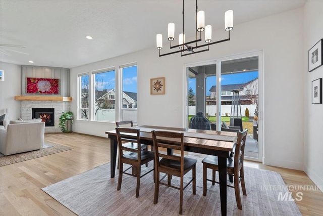 8448 W Brooks Dr, Boise, ID 83714