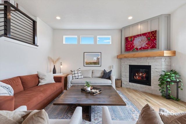 8448 W Brooks Dr, Boise, ID 83714