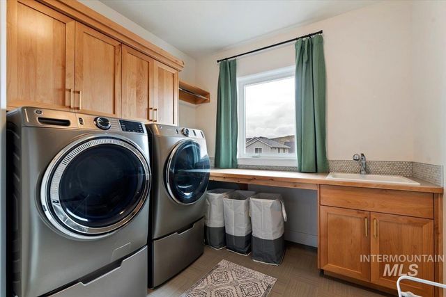 8448 W Brooks Dr, Boise, ID 83714