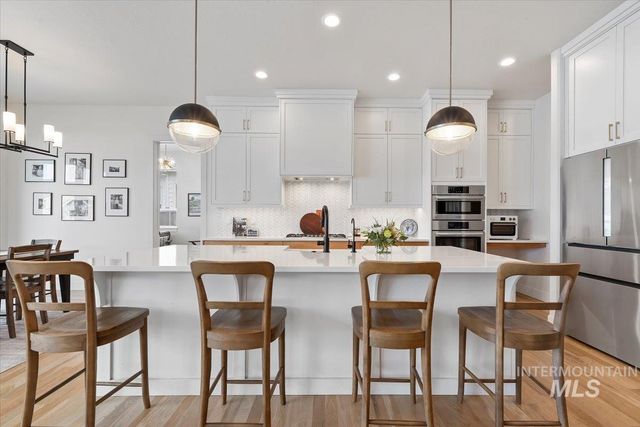 8448 W Brooks Dr, Boise, ID 83714