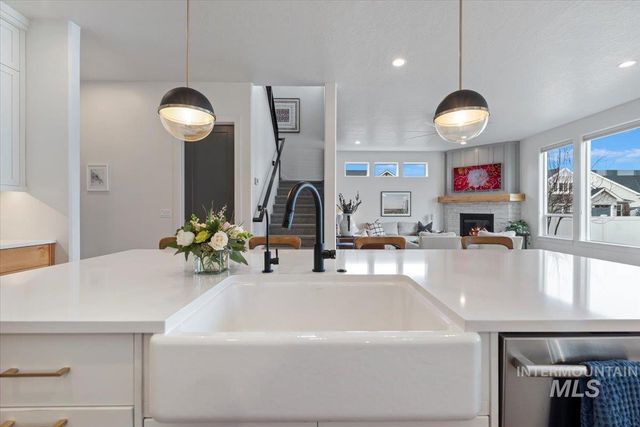 8448 W Brooks Dr, Boise, ID 83714