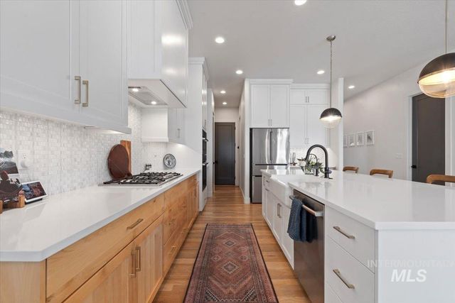 8448 W Brooks Dr, Boise, ID 83714