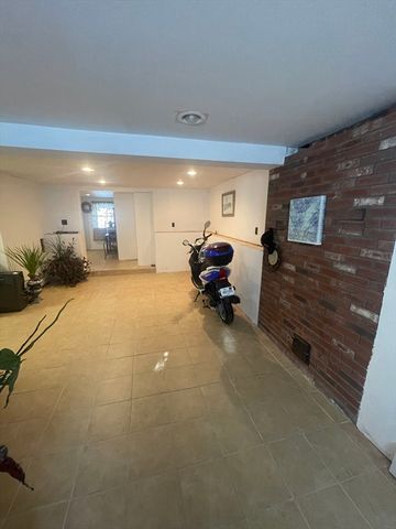 8 Scraggy Neck Road Ext, Bourne, MA 02534