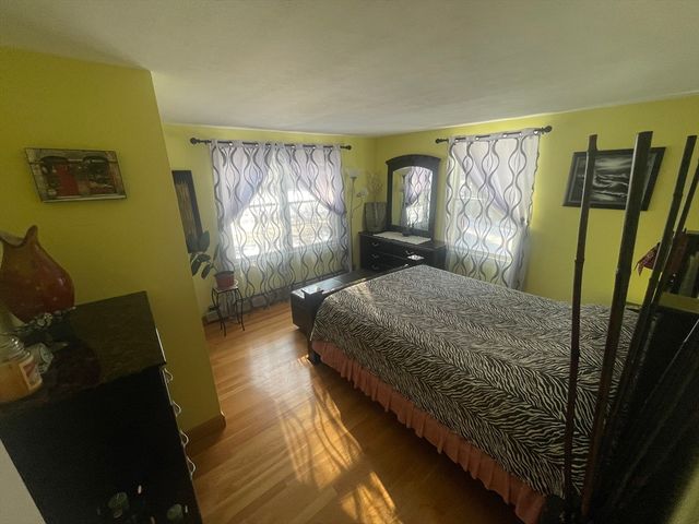 8 Scraggy Neck Road Ext, Bourne, MA 02534
