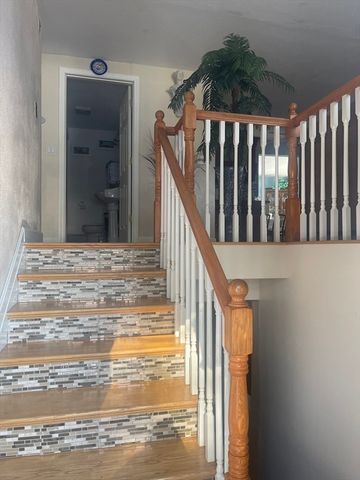 8 Scraggy Neck Road Ext, Bourne, MA 02534