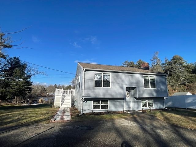8 Scraggy Neck Road Ext, Bourne, MA 02534