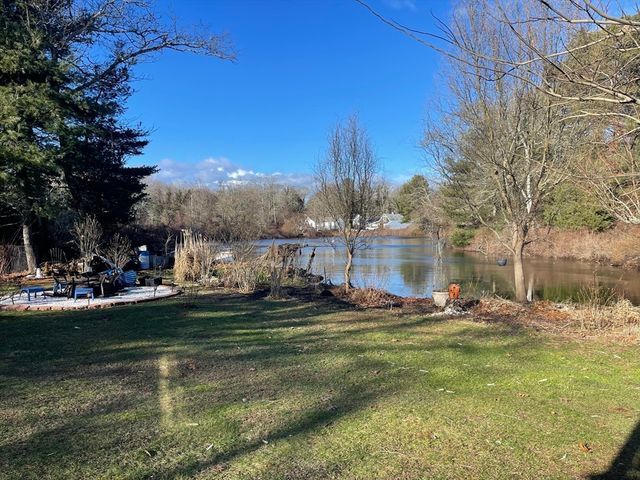 8 Scraggy Neck Road Ext, Bourne, MA 02534