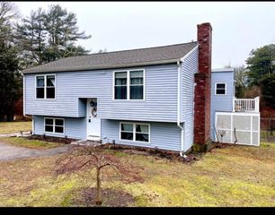 8 Scraggy Neck Road Ext, Bourne, MA 02534