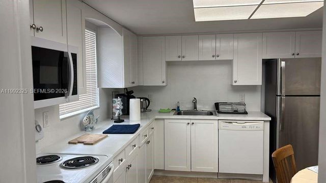 1120 NE 24th Ave 2, Pompano Beach, FL 33062