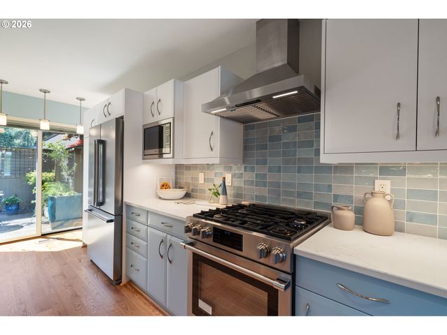 6114 S RIVERPOINT Ln, Portland, OR 97239