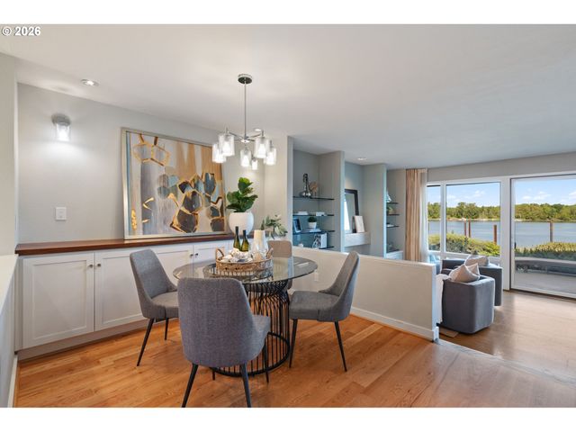 6114 S RIVERPOINT Ln, Portland, OR 97239