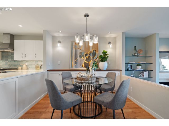 6114 S RIVERPOINT Ln, Portland, OR 97239