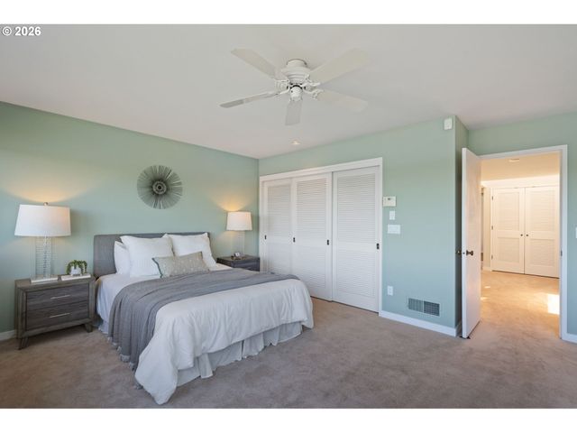 6114 S RIVERPOINT Ln, Portland, OR 97239