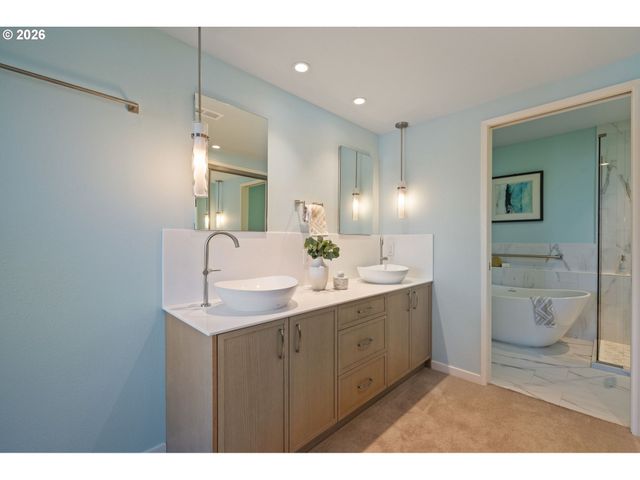 6114 S RIVERPOINT Ln, Portland, OR 97239
