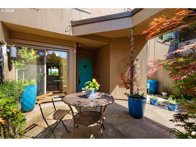 6114 S RIVERPOINT Ln, Portland, OR 97239