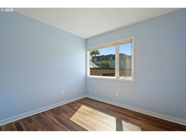6114 S RIVERPOINT Ln, Portland, OR 97239