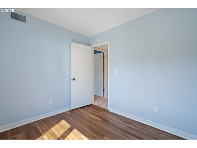 6114 S RIVERPOINT Ln, Portland, OR 97239