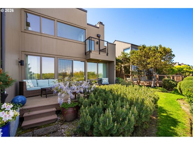 6114 S RIVERPOINT Ln, Portland, OR 97239
