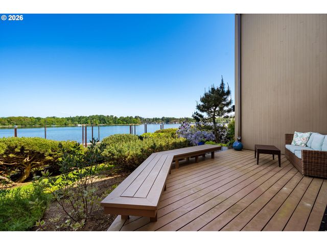 6114 S RIVERPOINT Ln, Portland, OR 97239