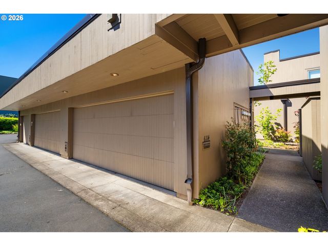 6114 S RIVERPOINT Ln, Portland, OR 97239