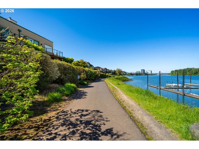 6114 S RIVERPOINT Ln, Portland, OR 97239