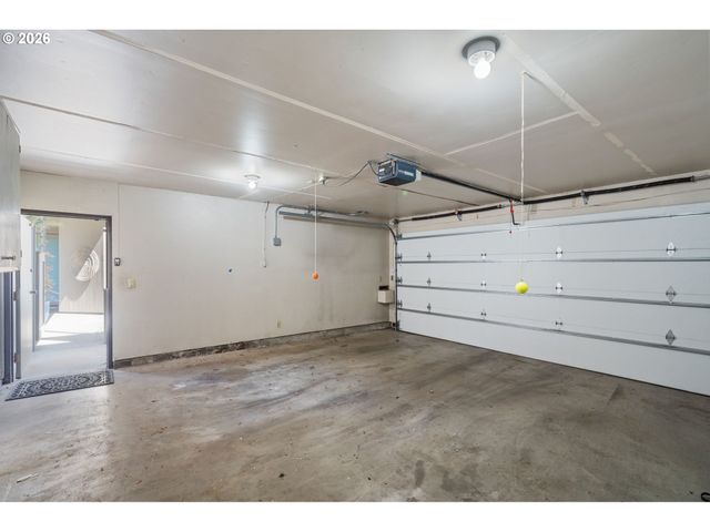 6114 S RIVERPOINT Ln, Portland, OR 97239