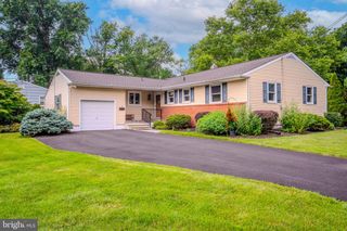 19 BURNING TREE LN, Lawrence Township, NJ 08648