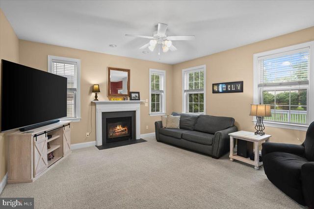 211 WHITE OAK CIR, Lebanon, PA 17042