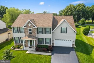 211 WHITE OAK CIR, Lebanon, PA 17042