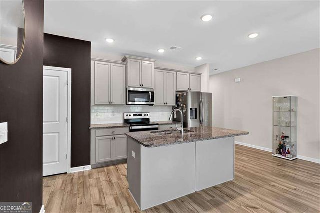 4711 Fairfax Drive, Oakwood, GA 30566