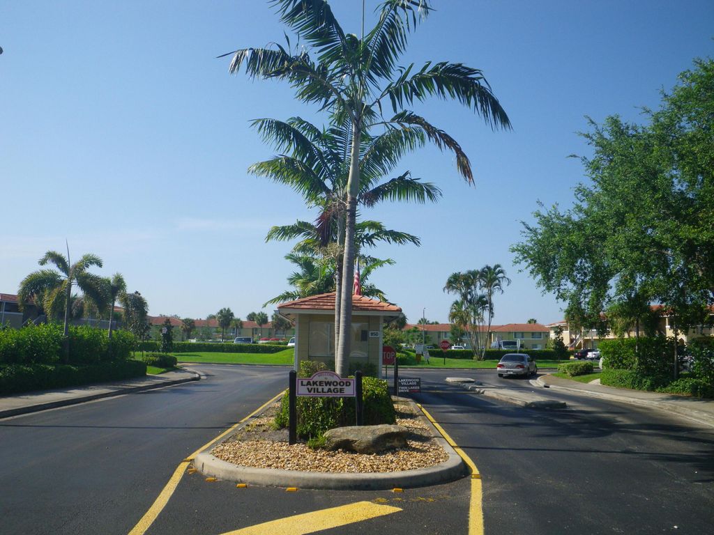 9912 Twin Lakes Drive 33-e, Coral Springs, FL 33071