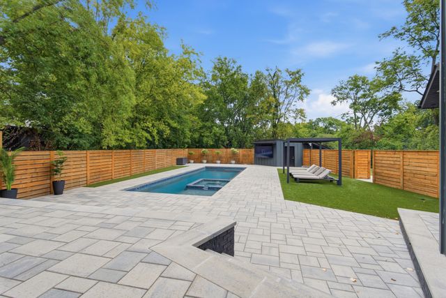 207 Bluegrass Dr, Hendersonville, TN 37075