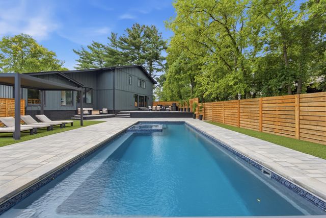 207 Bluegrass Dr, Hendersonville, TN 37075
