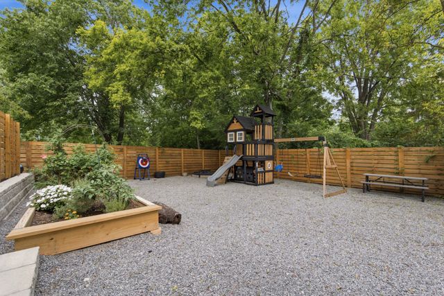 207 Bluegrass Dr, Hendersonville, TN 37075