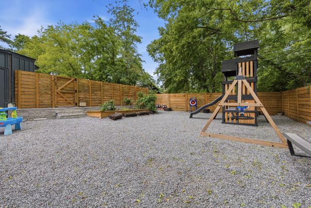 207 Bluegrass Dr, Hendersonville, TN 37075