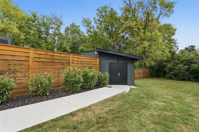 207 Bluegrass Dr, Hendersonville, TN 37075