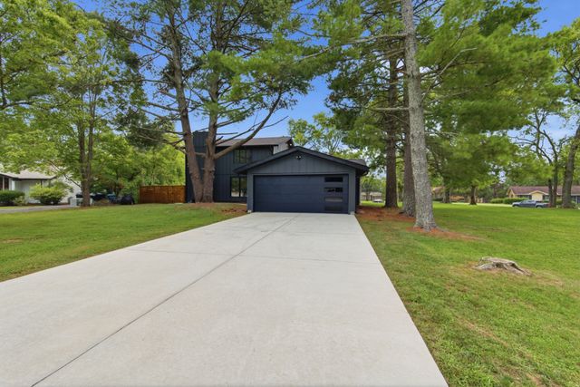 207 Bluegrass Dr, Hendersonville, TN 37075