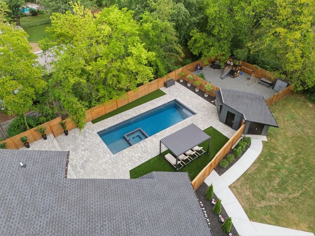 207 Bluegrass Dr, Hendersonville, TN 37075