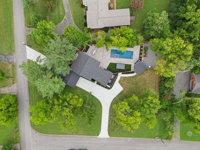 207 Bluegrass Dr, Hendersonville, TN 37075