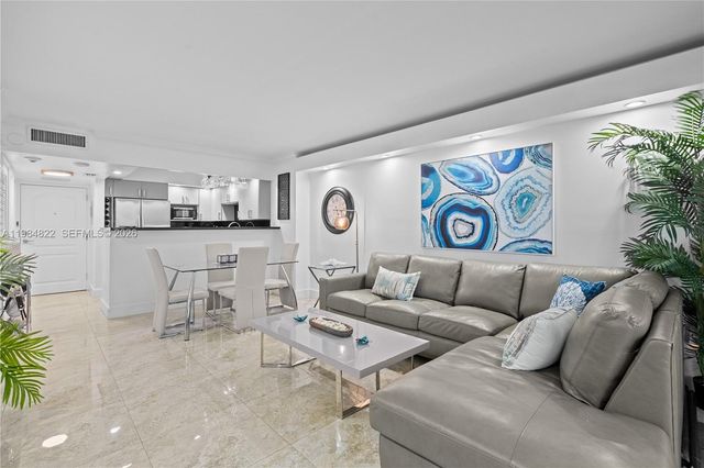 3675 N Country Club Drive 1907, Aventura, FL 33180