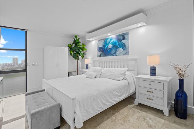 3675 N Country Club Drive 1907, Aventura, FL 33180
