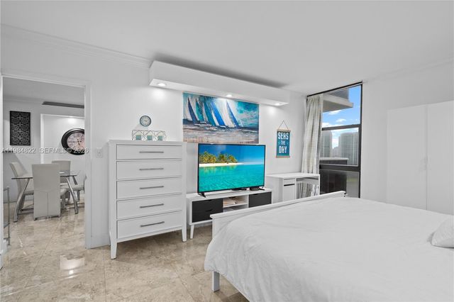 3675 N Country Club Drive 1907, Aventura, FL 33180