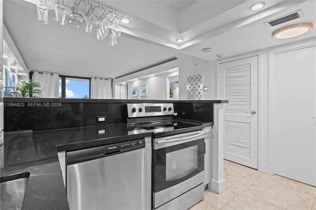 3675 N Country Club Drive 1907, Aventura, FL 33180