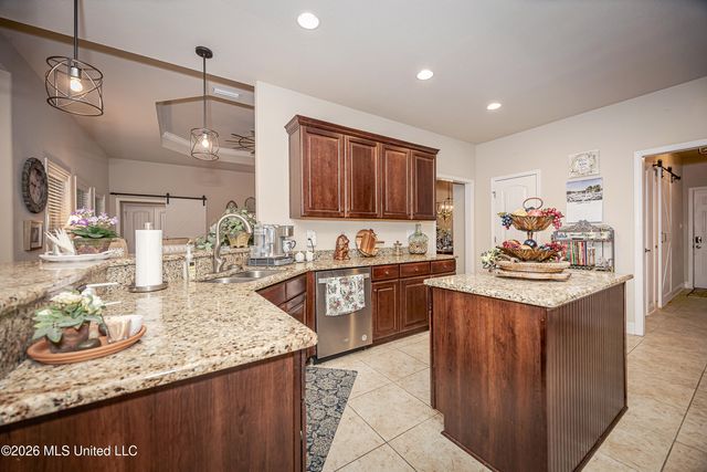 1004 Cardinal Cove, Ocean Springs, MS 39564