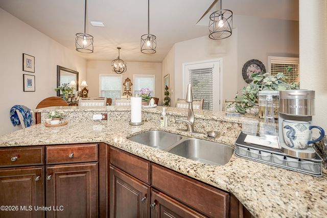 1004 Cardinal Cove, Ocean Springs, MS 39564