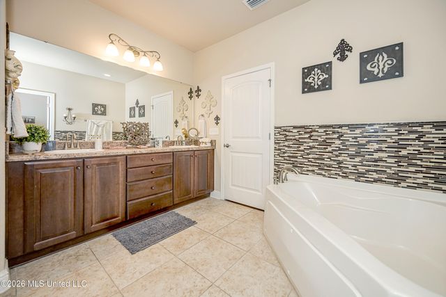 1004 Cardinal Cove, Ocean Springs, MS 39564